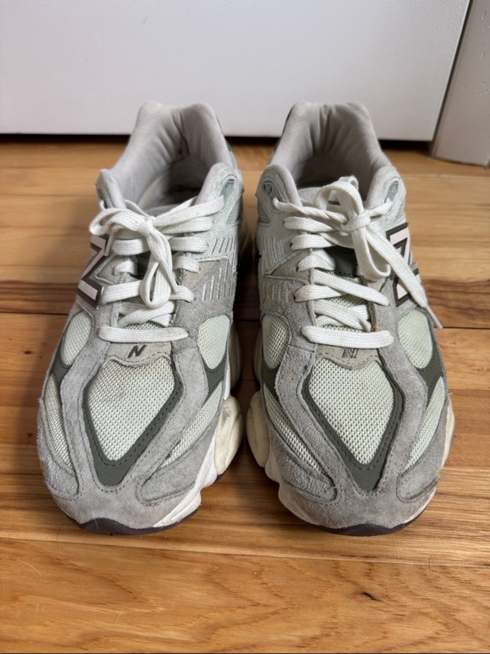 New Balance Men’s 9060 green Athletic Sneakers size 10.5 - Picture 2 of 9